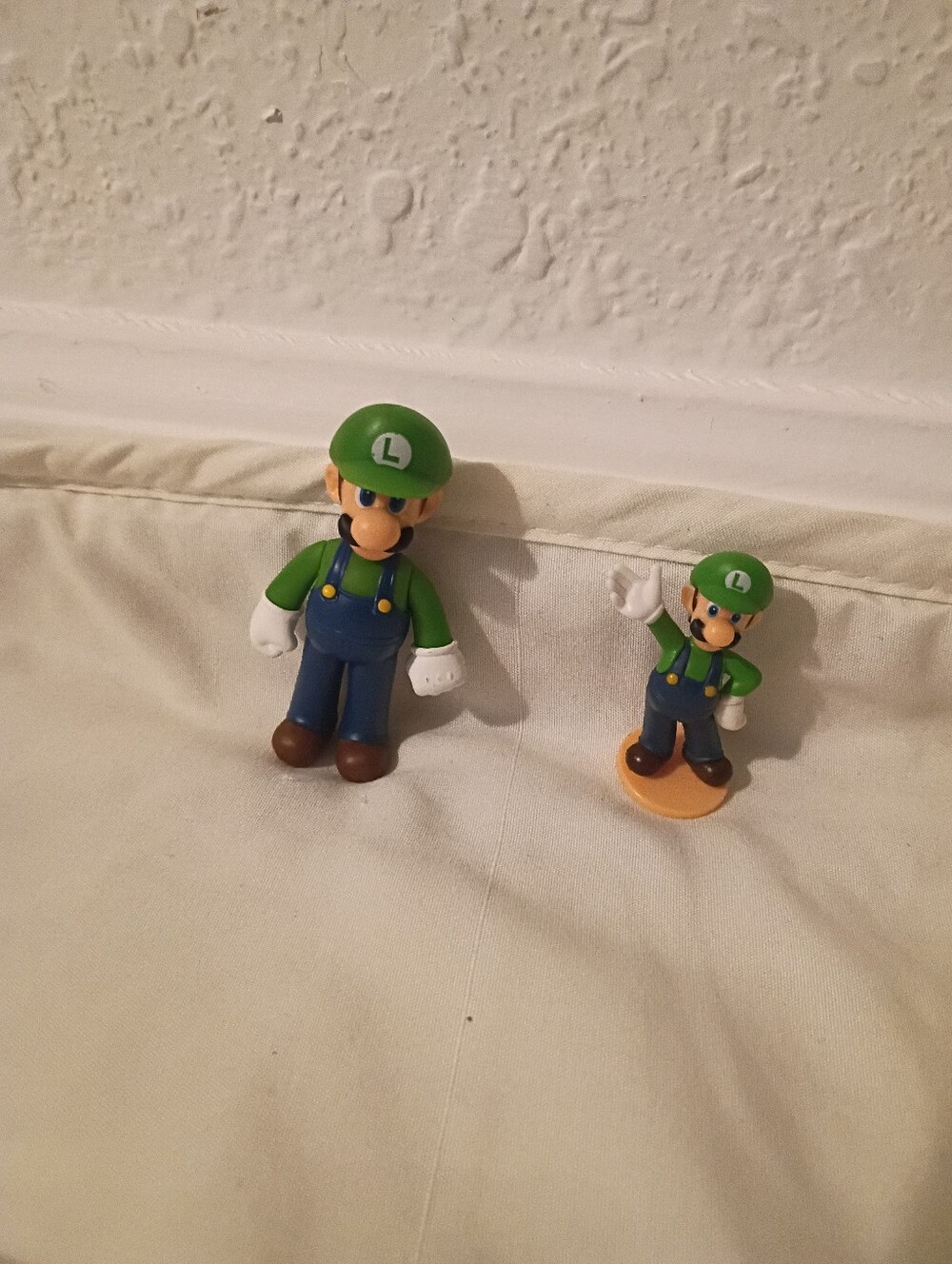 2 Nintendo Luigi Action mini figures measurements are included in the pictures.